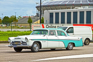  Four-Door 轎車 II 1955-1956