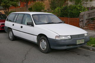  Commodore 旅行車 1993-1997