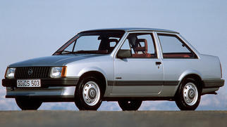 Corsa A 轎車 1982-1987